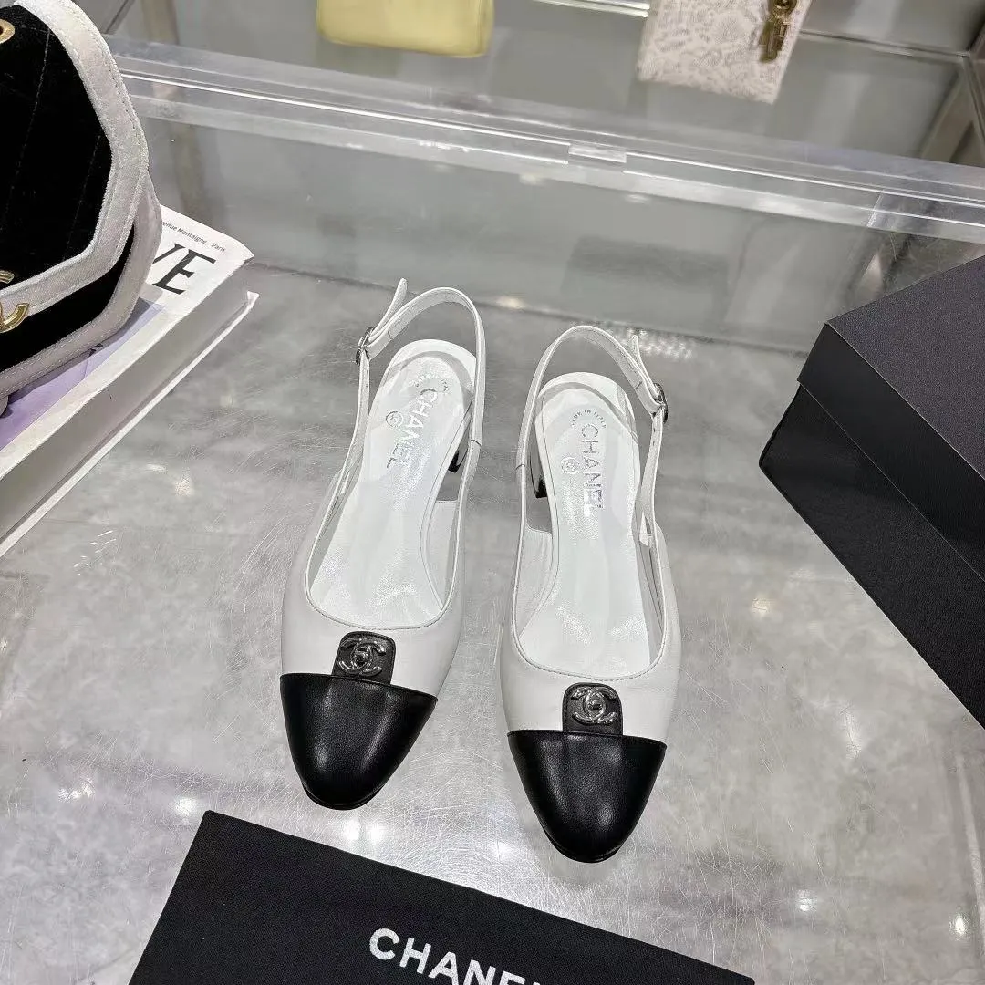 👟👟Ex-factory price 540👟👟 𝐂𝐇𝐀𝐍𝐄𝐋★Xiaoxiang New spring and summer counter new sandals, comfortable and low-heeled, a must-have for work and shopping💋 Show unique dressing style, too beautiful to say, a must-have in summer... Upper: imported sheepskin/Lining: mixed sheepskin Heel height: 3.5cm Outsole: Italian genuine leather outsole Shoe size: 35-39 (40, 41 and 42 are customized and cannot be returned or exchanged)